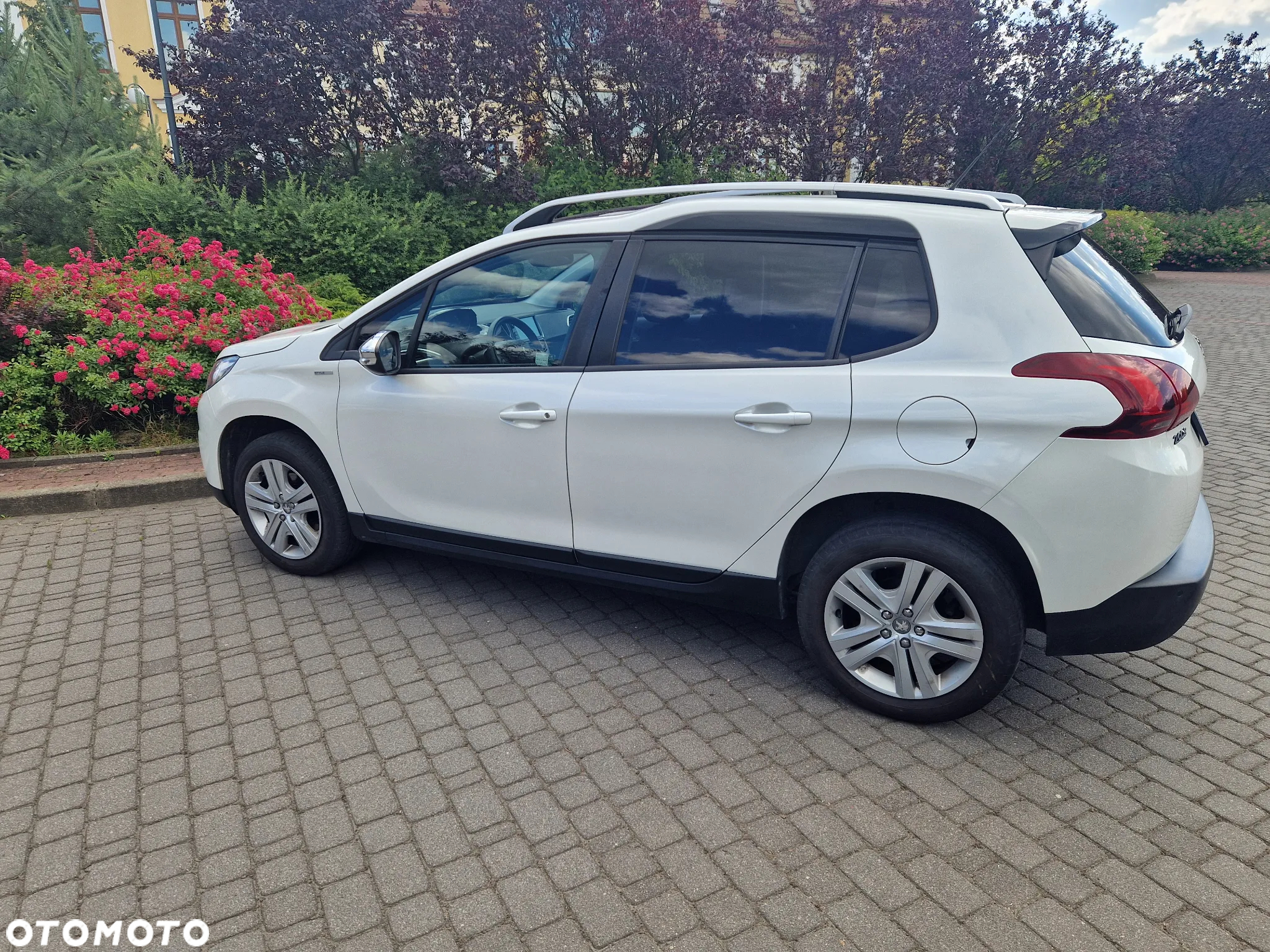 Peugeot 2008 1.2 Pure Tech Style S&S - 10