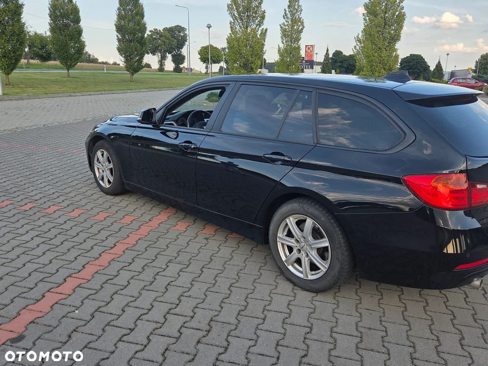 BMW Seria 3 318d Touring - 9