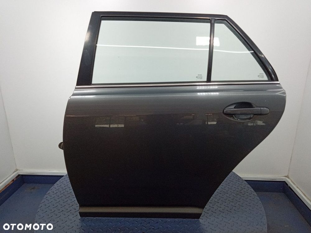 TOYOTA AVENSIS II T25 KOMBI DRZWI TYŁ LEWE 1E5 - 1