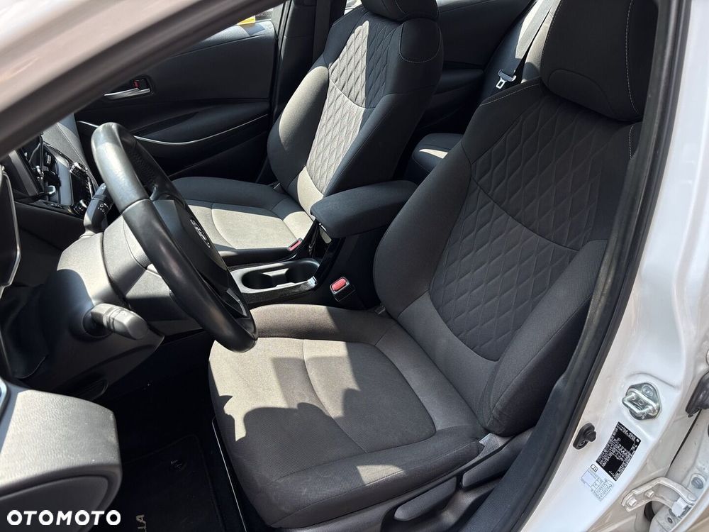 Toyota Corolla - 32