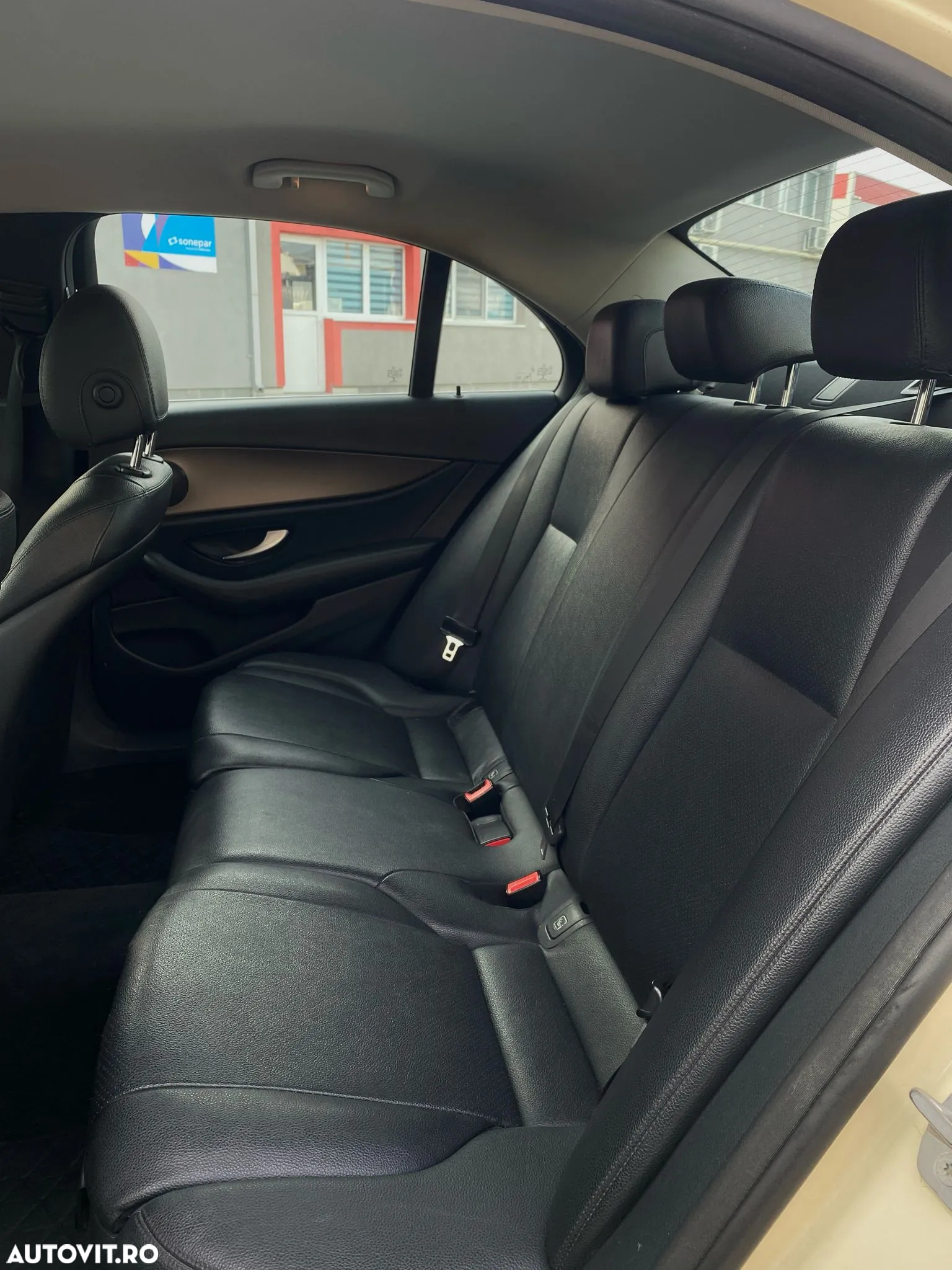 Mercedes-Benz E 200 d 9G-TRONIC Avantgarde - 12