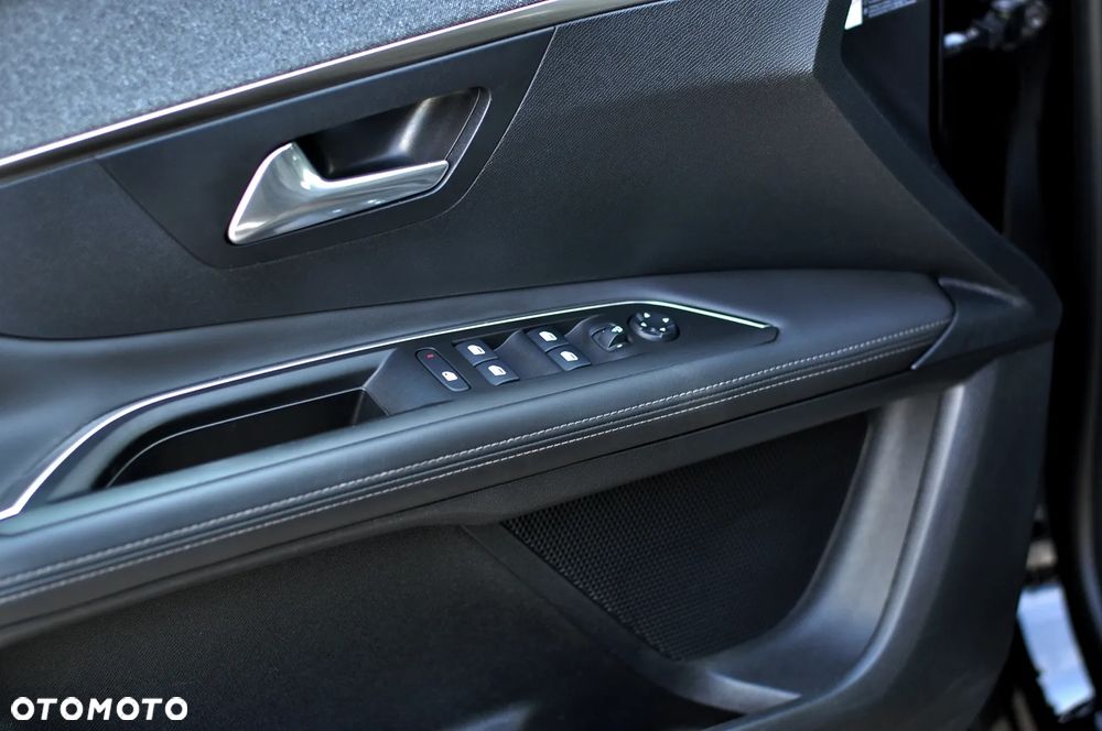 Peugeot 3008 1.2 PureTech Allure S&S EAT8 - 19