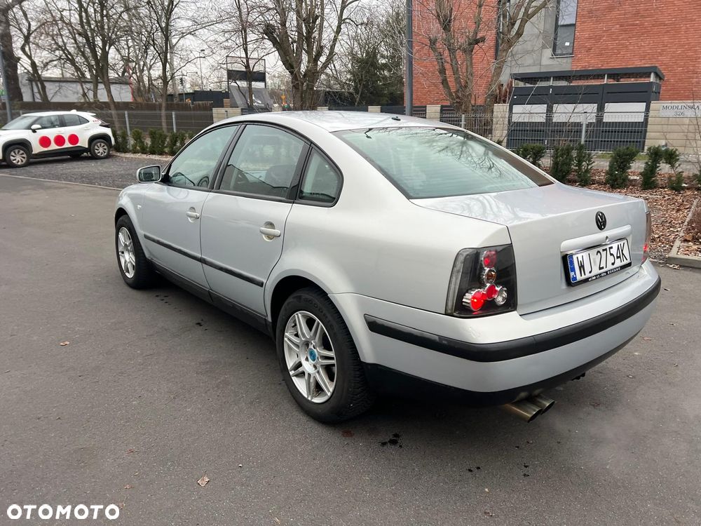 Volkswagen Passat 1.8T Trendline - 16
