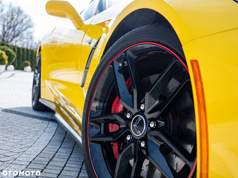 Chevrolet Corvette - 22