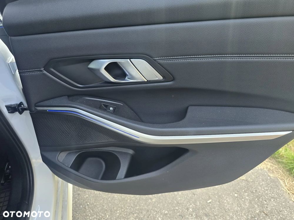 BMW Seria 3 320d mHEV M Sport - 13