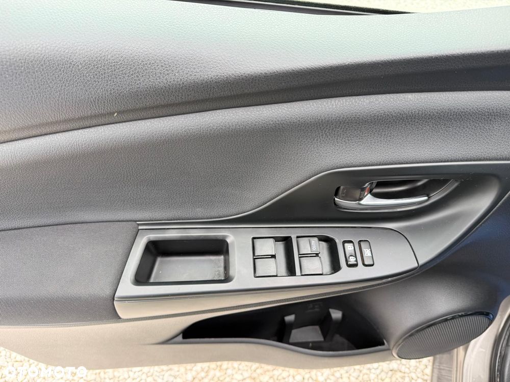 Toyota Yaris Hybrid 100 Active EU6 - 15