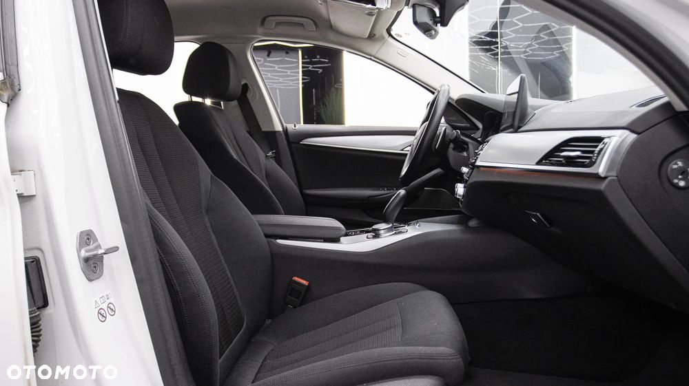 BMW Seria 5 520d xDrive mHEV - 21