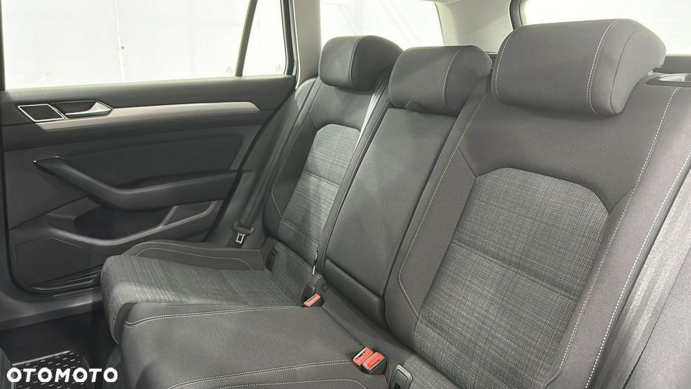 Volkswagen Passat - 12