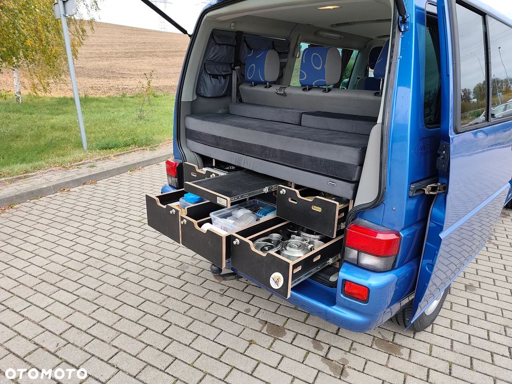 Volkswagen Multivan - 32
