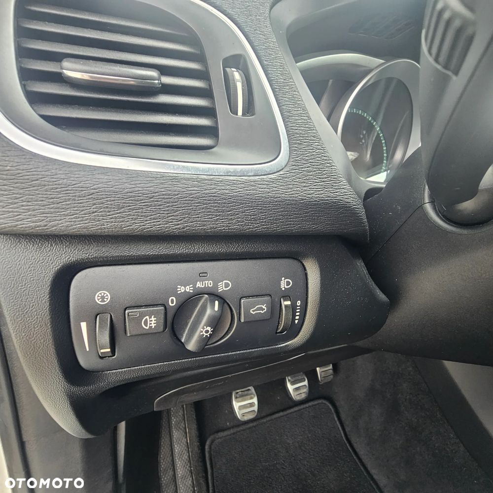 Volvo V40 D2 Kinetic - 26
