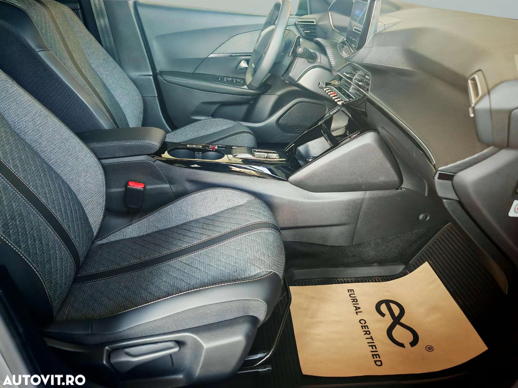 Peugeot 2008 1.2L PureTech 130 S&S EAT8 Allure - 10