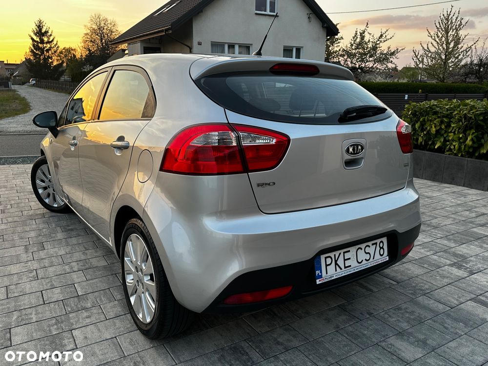 Kia Rio - 4