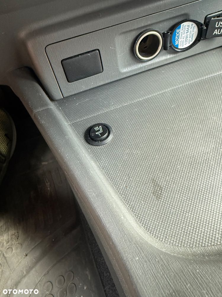 Toyota Prius+ (Hybrid) Comfort - 17