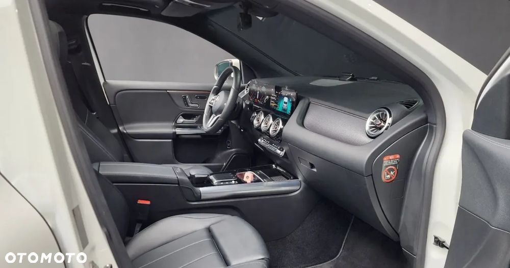 Mercedes-Benz GLA - 8