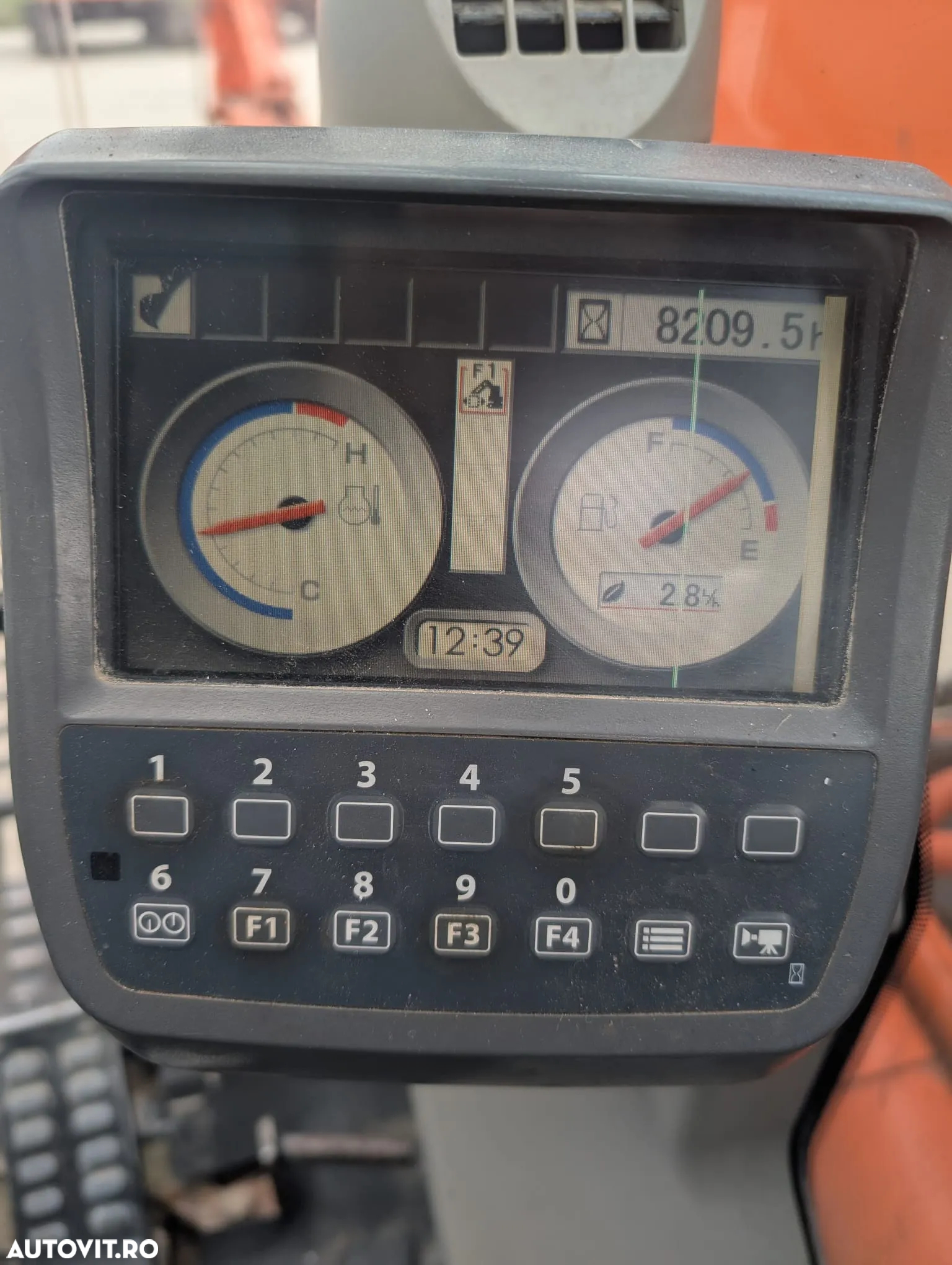 Hitachi EXCAVATOR PETRU DEMOLARI brate la 21m, 37t, 3 brate, cupla rapida, inst picon, inst rotire, 8.209h, ZX350-3, an 2006, senile 70% bune, AC, computer 96900 EUR+Tva - 24