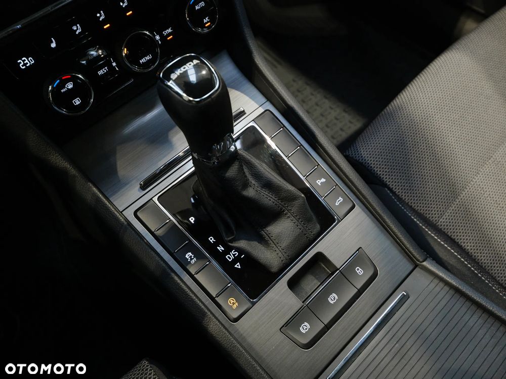 Skoda Superb 2.0 TSI Style DSG - 32