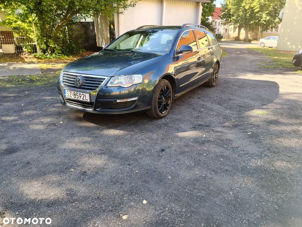 Volkswagen Passat - 1