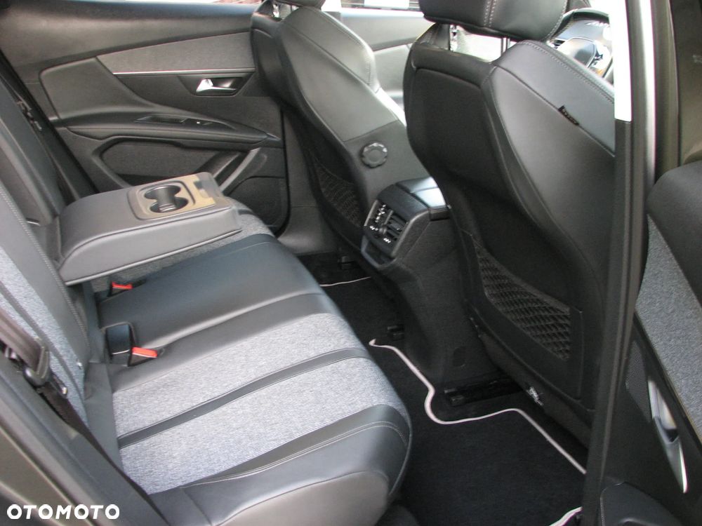 Peugeot 3008 1.5 BlueHDi Allure Pack S&S EAT8 - 17