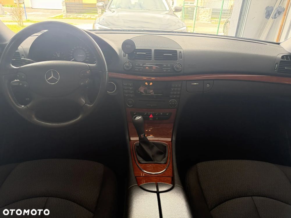 Mercedes-Benz Klasa E 200 CDI Classic DPF - 9