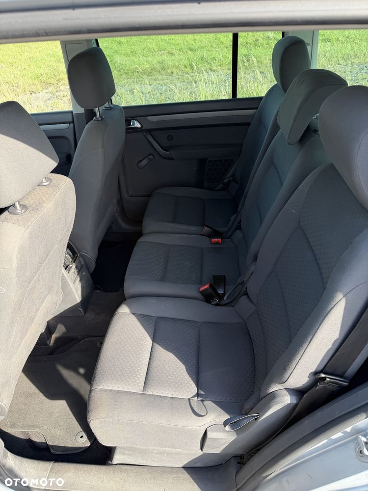 Volkswagen Touran - 11