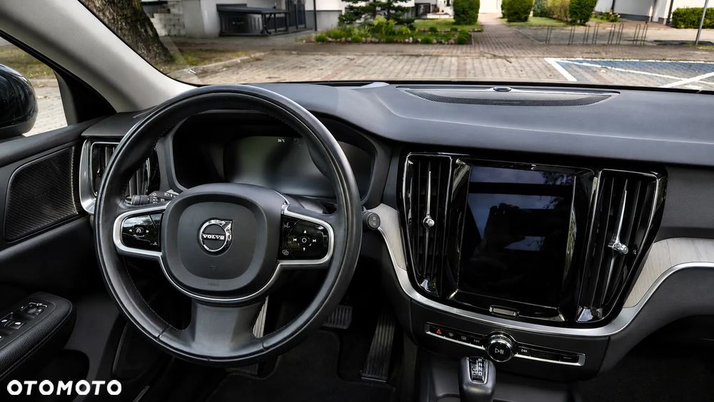 Volvo V60 T5 AWD Momentum Pro - 8