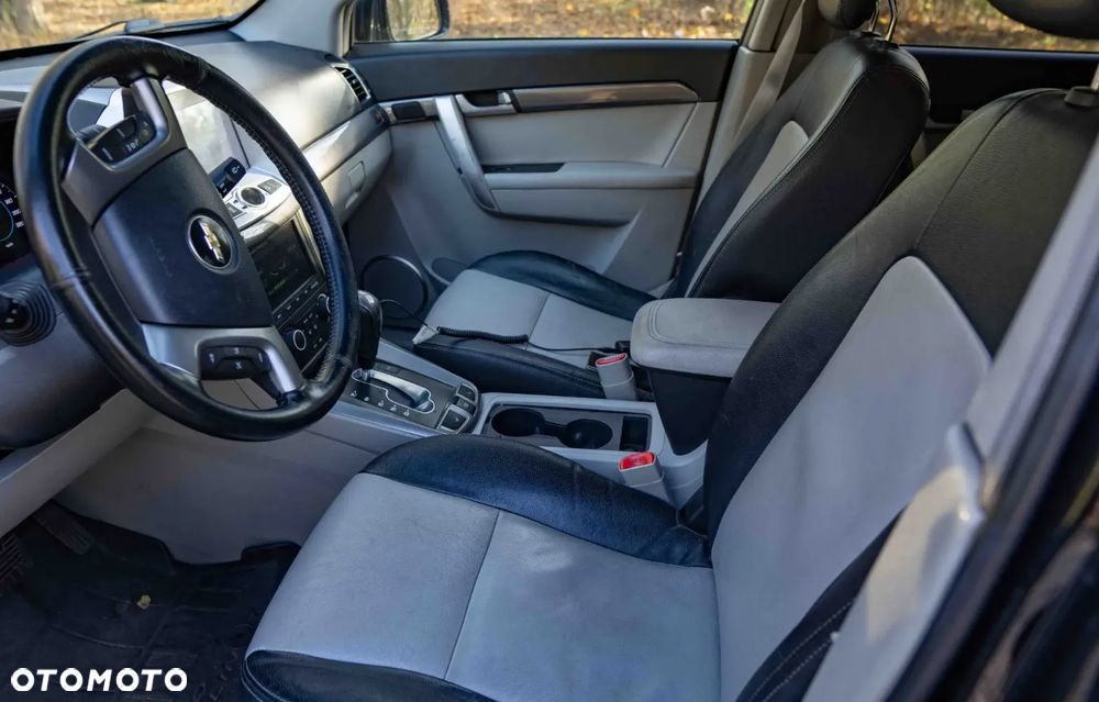 Chevrolet Captiva 2.2 D LTZ - 4