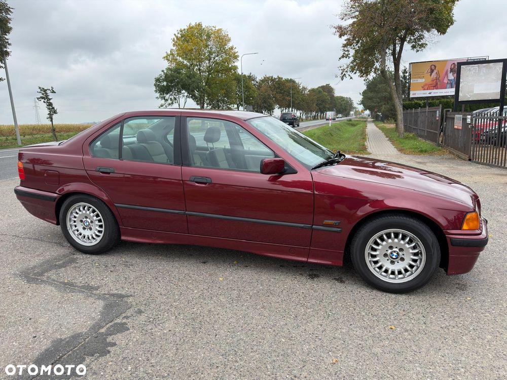BMW Seria 3 318i - 4