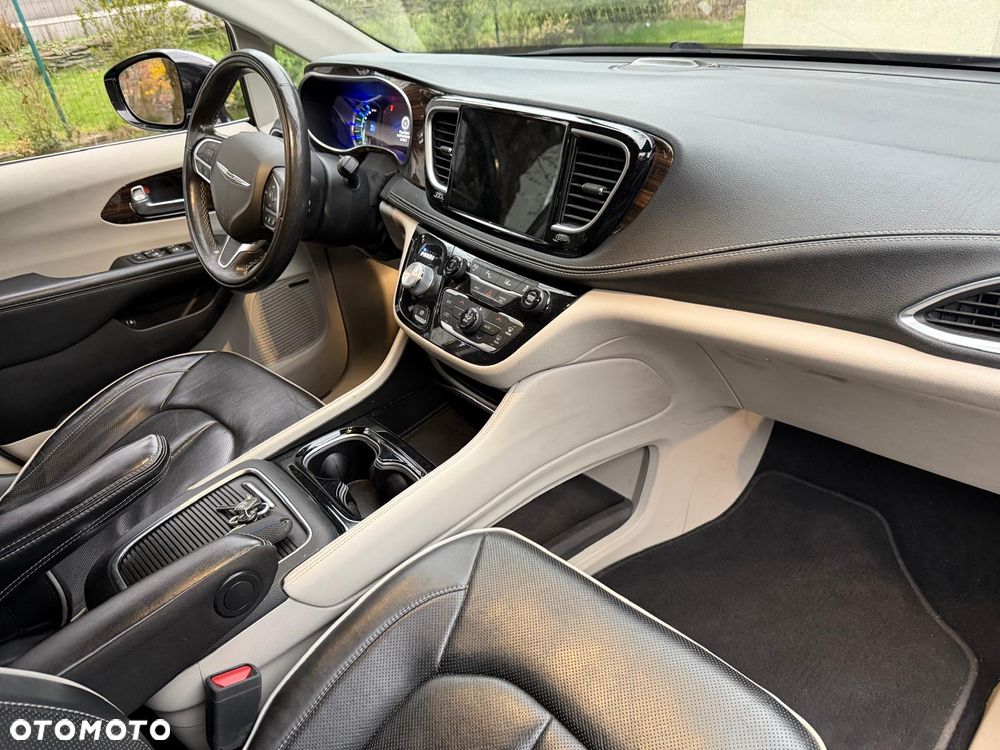 Chrysler Pacifica - 15