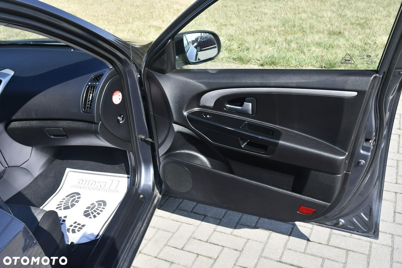 Kia Ceed - 24