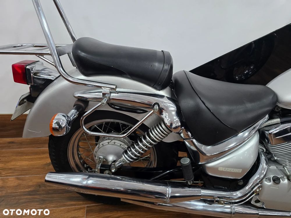 Suzuki Intruder - 14