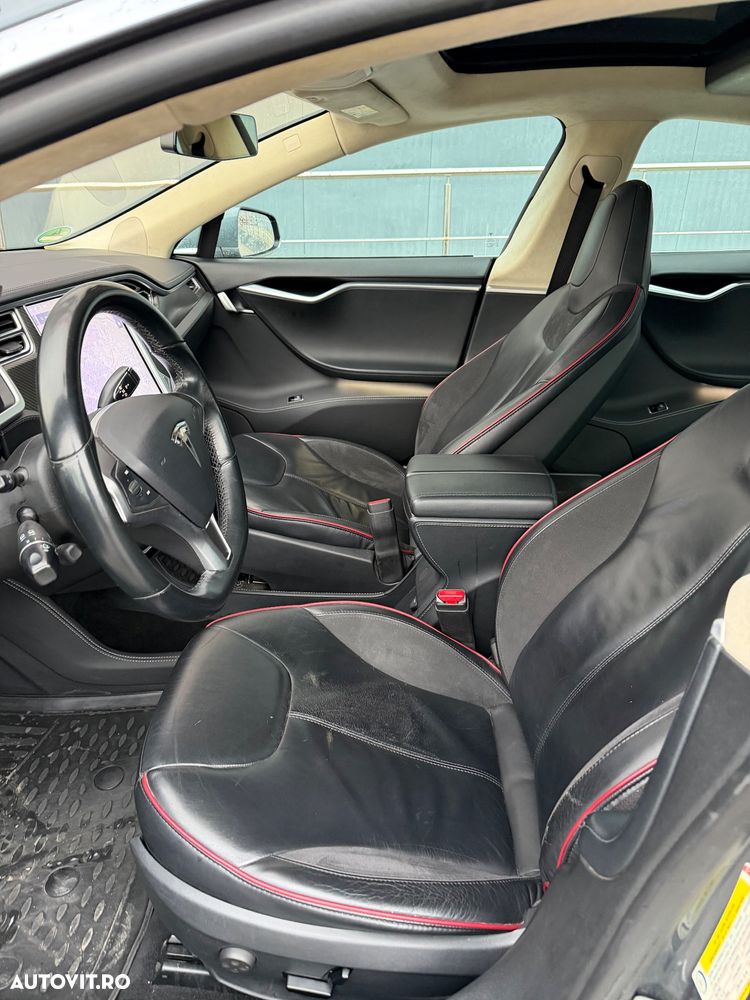 Tesla Model S - 8