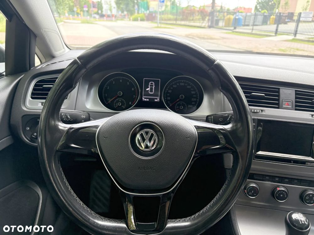 Volkswagen Golf - 22
