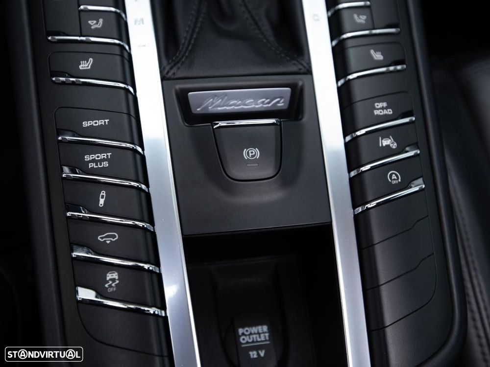 Porsche Macan Turbo - 25