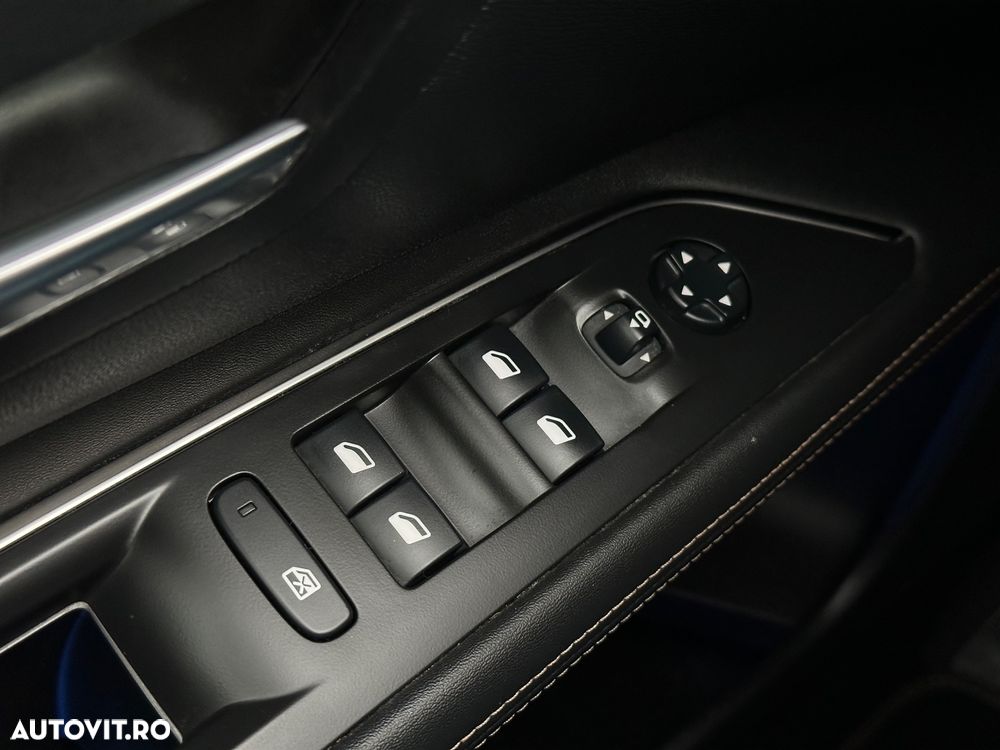 Peugeot 3008 PHEV EAT8 4X4 GT Pack - 28