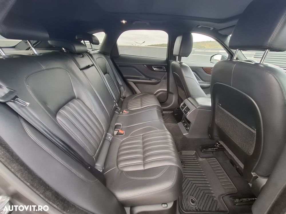 Jaguar F-Pace 20d AWD Portfolio - 17