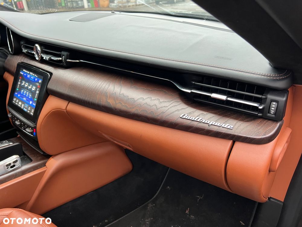 Maserati Quattroporte S - 24