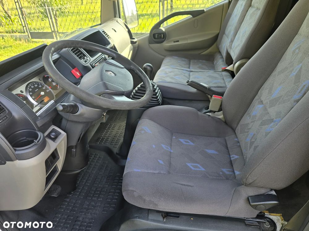 Renault Maxity - 9