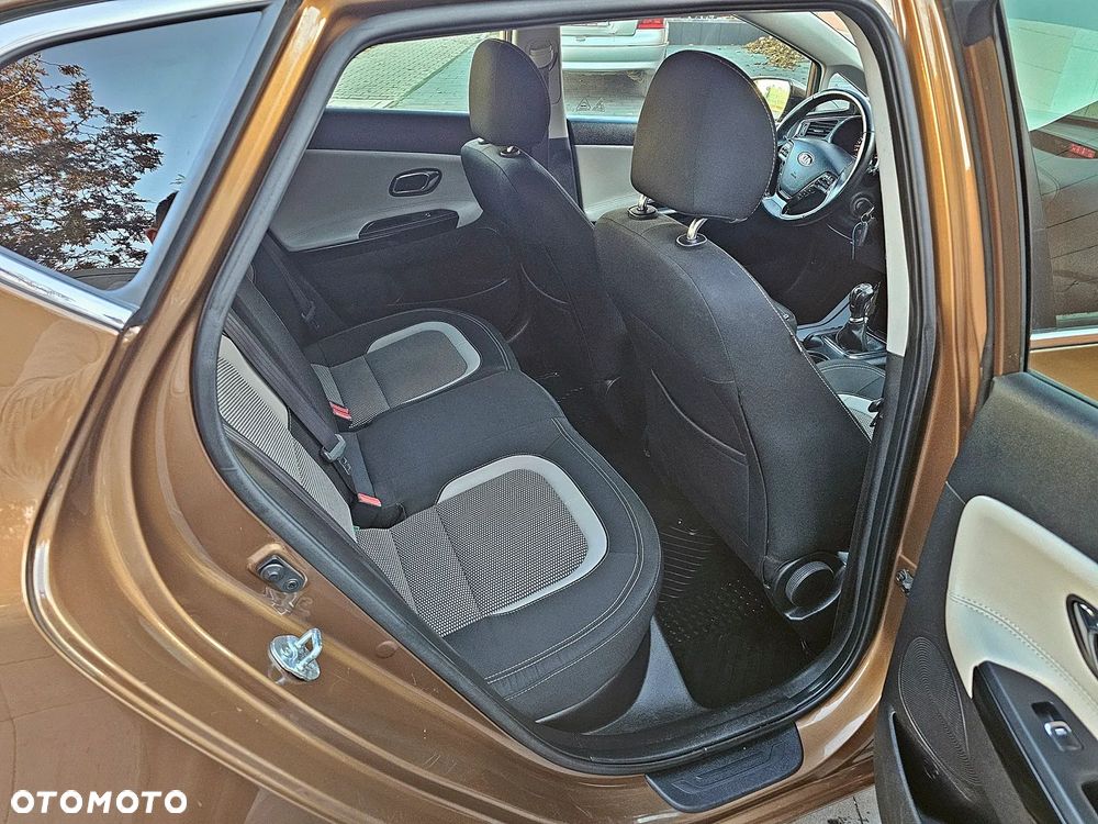 Kia Ceed 1.6 GDI ISG Dream-Team Edition - 17