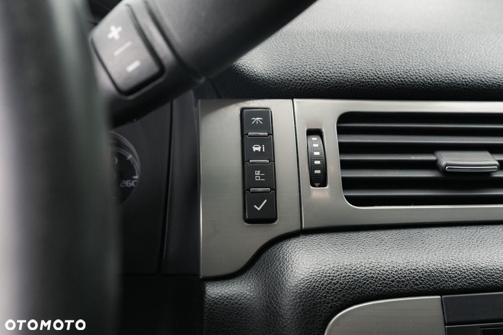 Chevrolet Suburban - 25