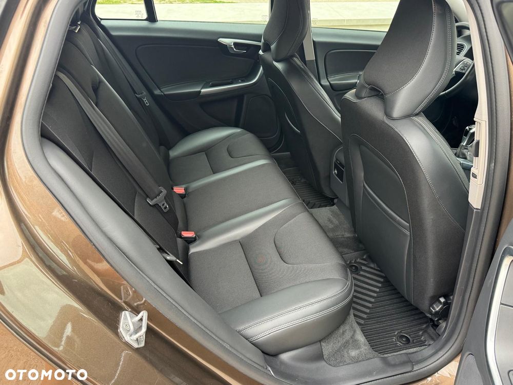 Volvo V60 Cross Country D3 Drive-E Momentum - 15
