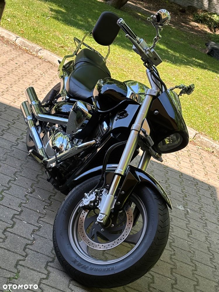 Suzuki Intruder - 1
