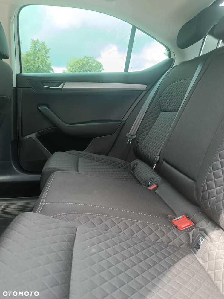 Skoda Superb 2.0 TDI 4x4 DSG Sportline - 23