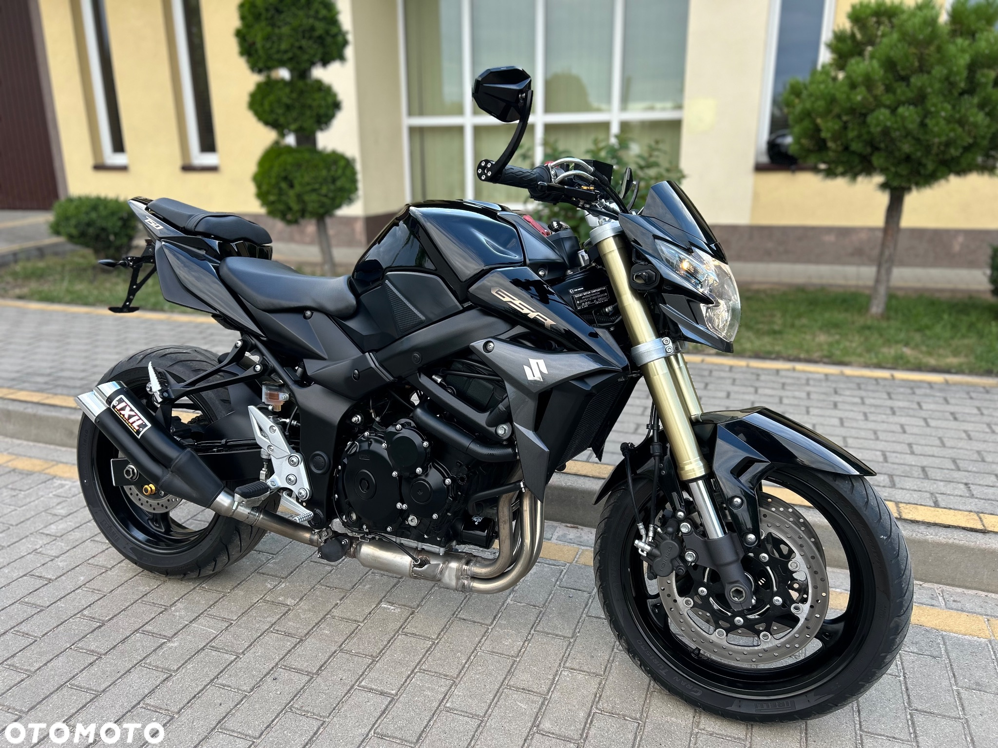 Suzuki GSR - 3