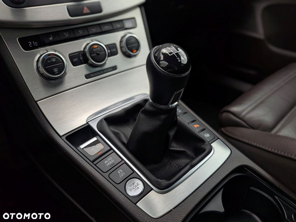 Volkswagen Passat 1.4 TSI BMT Highline - 25