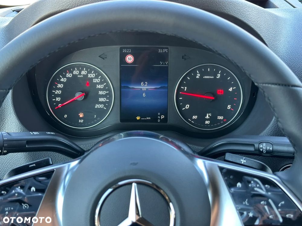 Mercedes-Benz Sprinter - 25