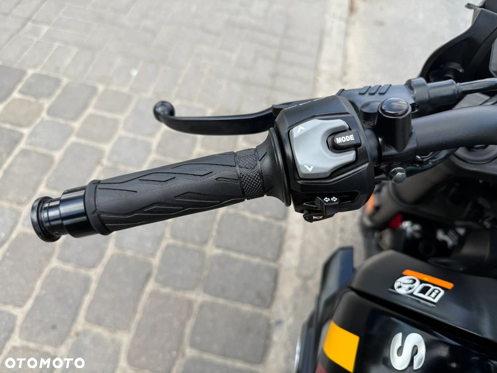 Suzuki GSX - 11