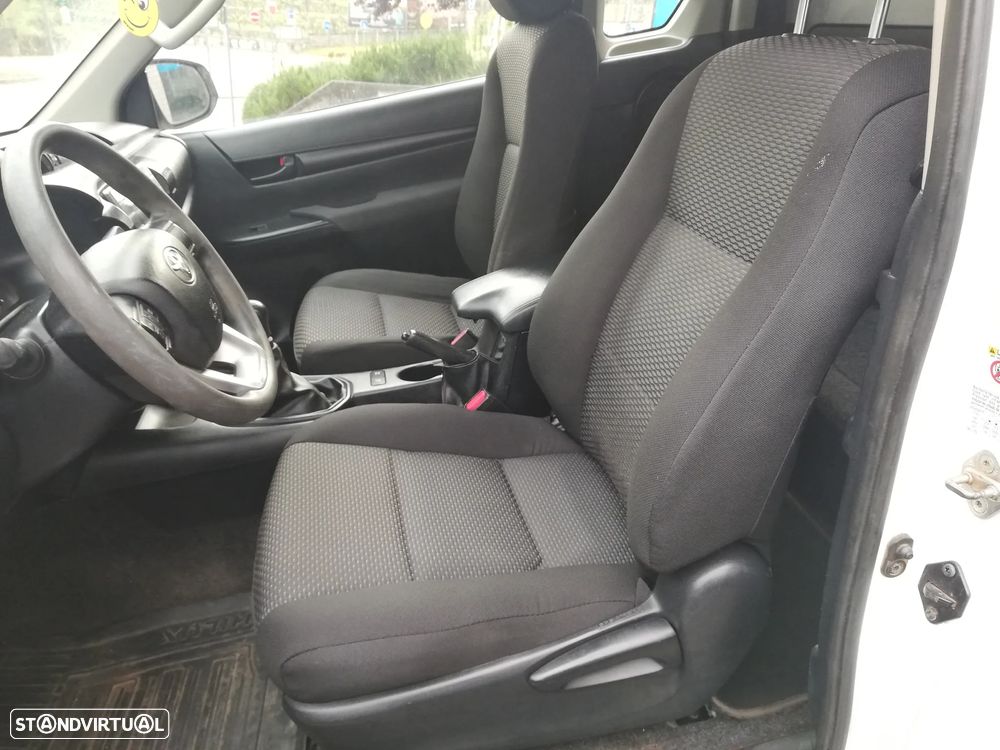 Toyota Hilux 2.4 D-4D Xtra-Cab 4WD - 12