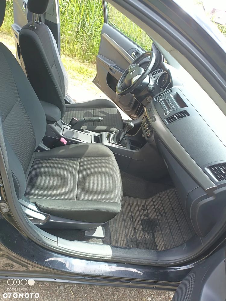 Mitsubishi Lancer 1.6 Invite - 11