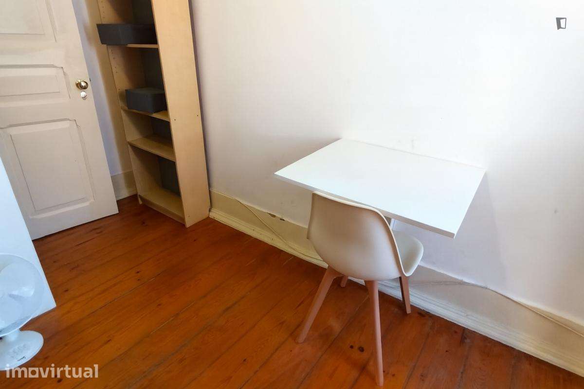 Quarto - localizado em Picoas Lisbon - Grande imagem: 3/9