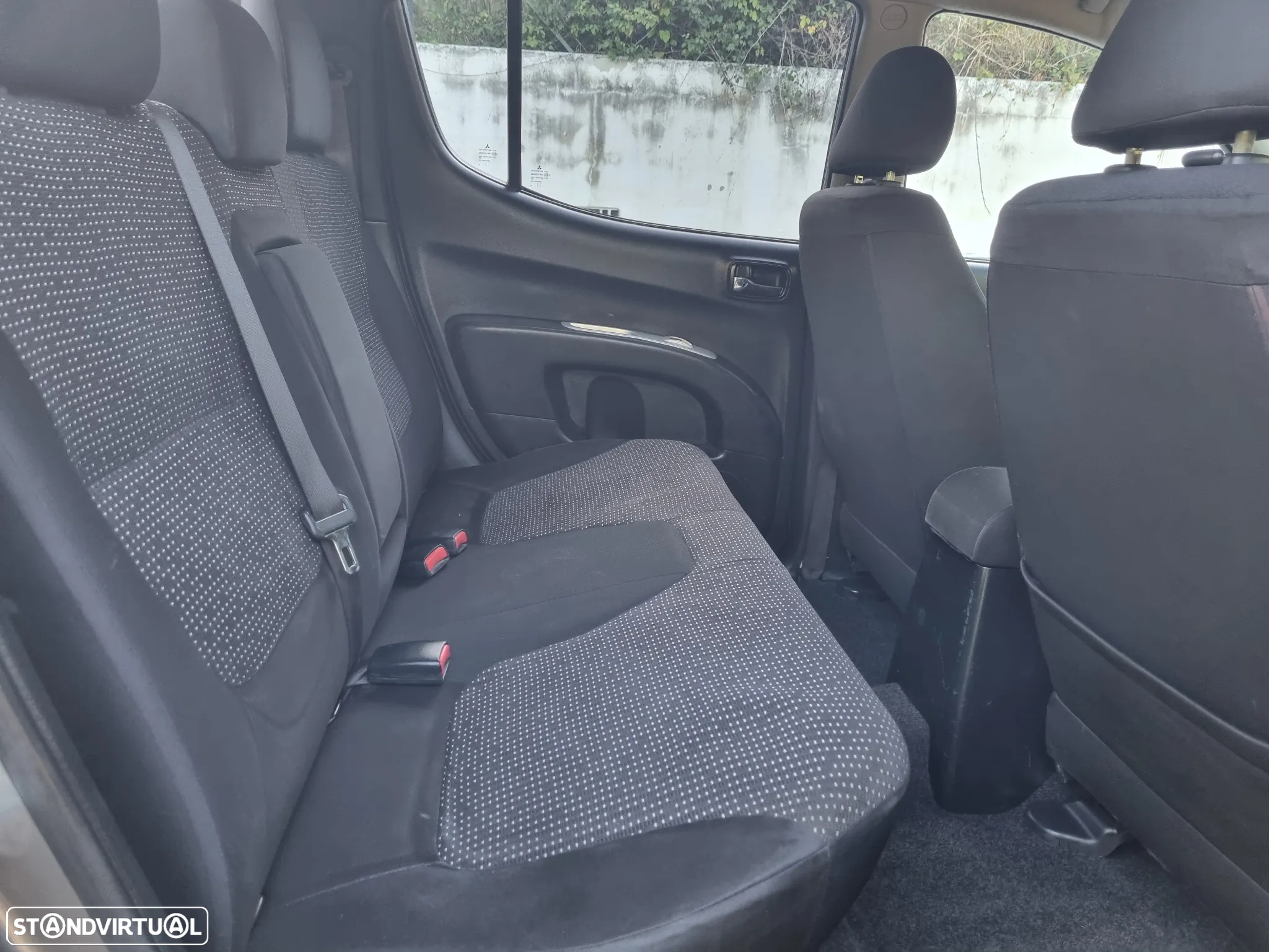 Mitsubishi L200 2.5 DI-D CD Invite AC CC 4WD - 9